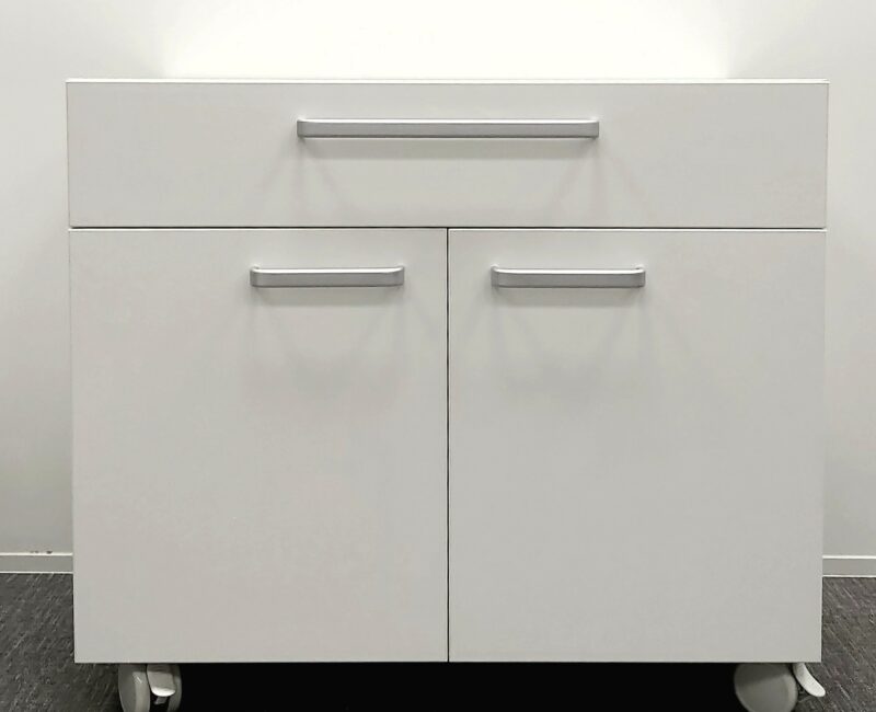 Installateur de mobilier de laboratoire